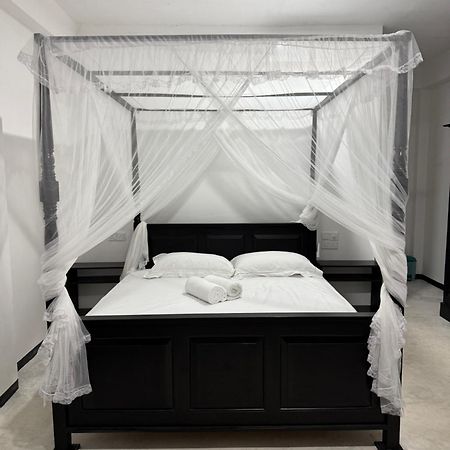 La Fiesta Bed and Breakfast Weligama Buitenkant foto