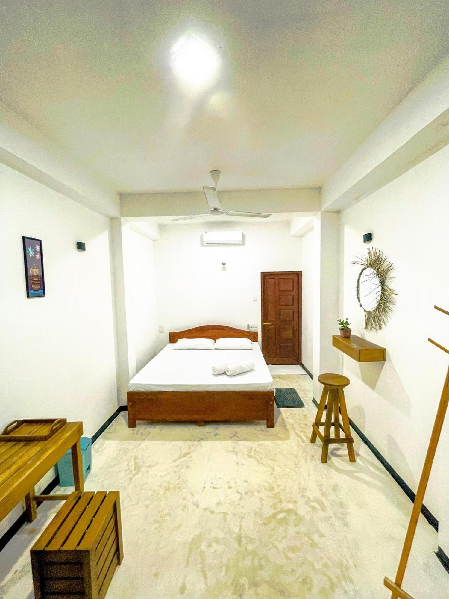 La Fiesta Bed and Breakfast Weligama Kamer foto