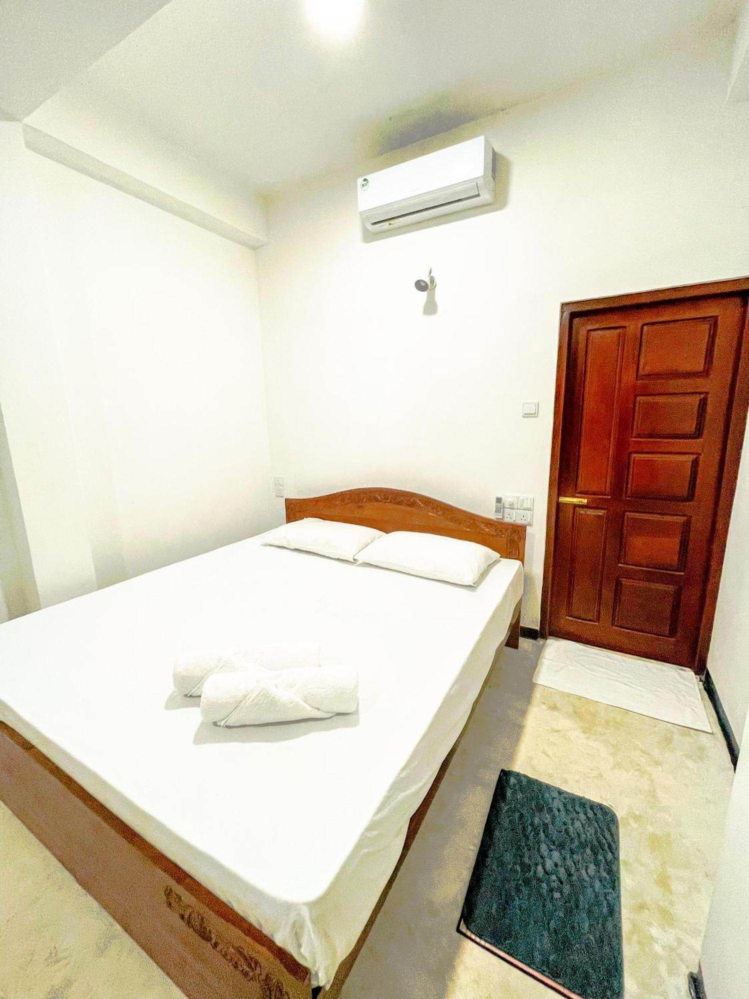 La Fiesta Bed and Breakfast Weligama Kamer foto