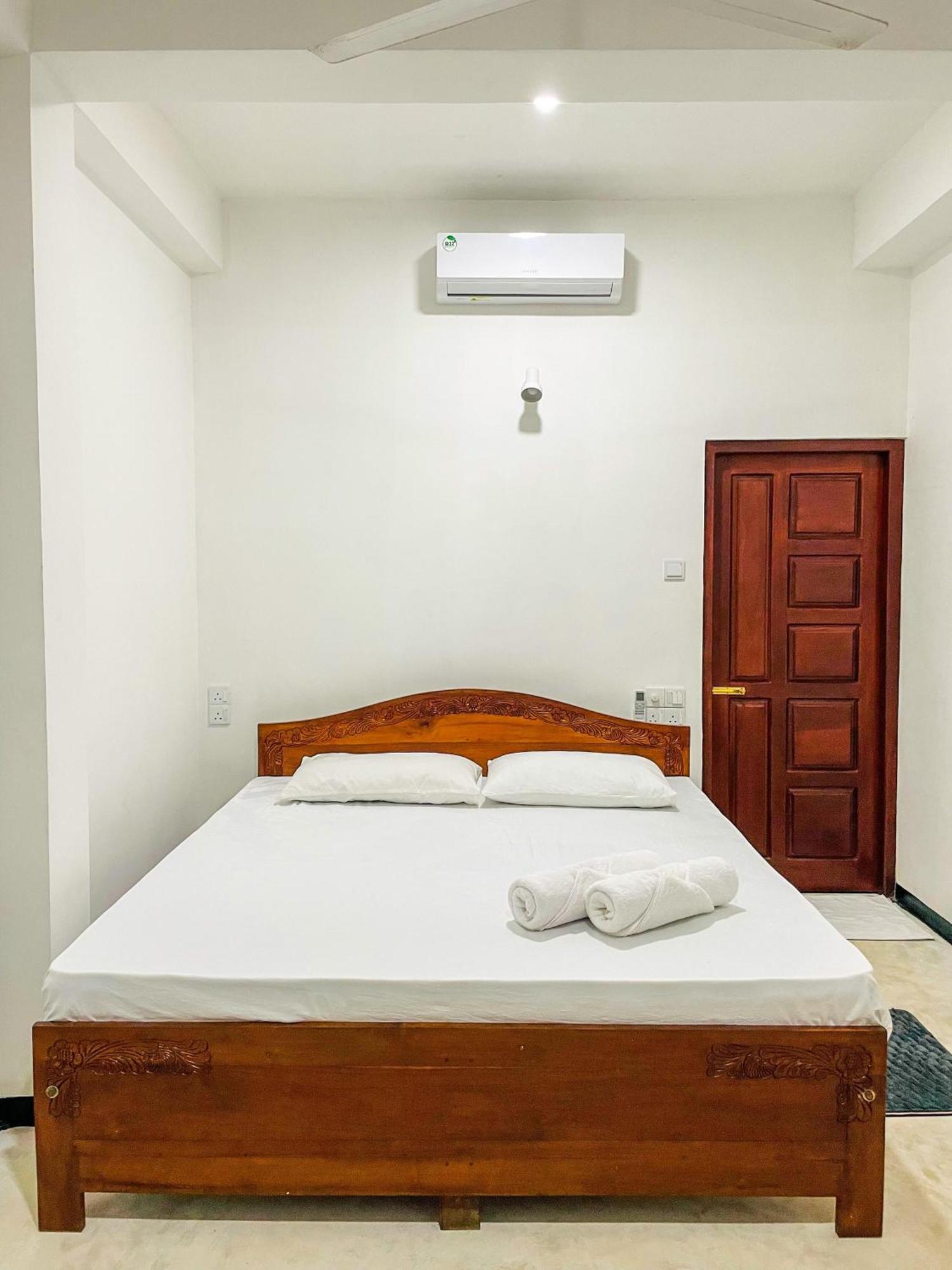 La Fiesta Bed and Breakfast Weligama Kamer foto