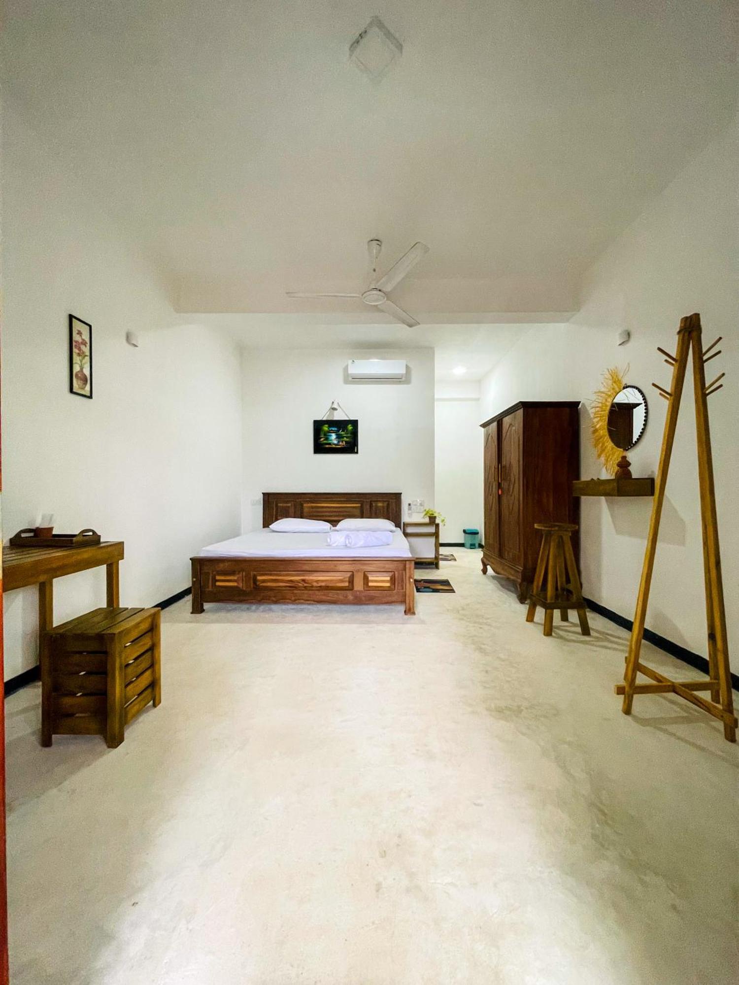 La Fiesta Bed and Breakfast Weligama Buitenkant foto