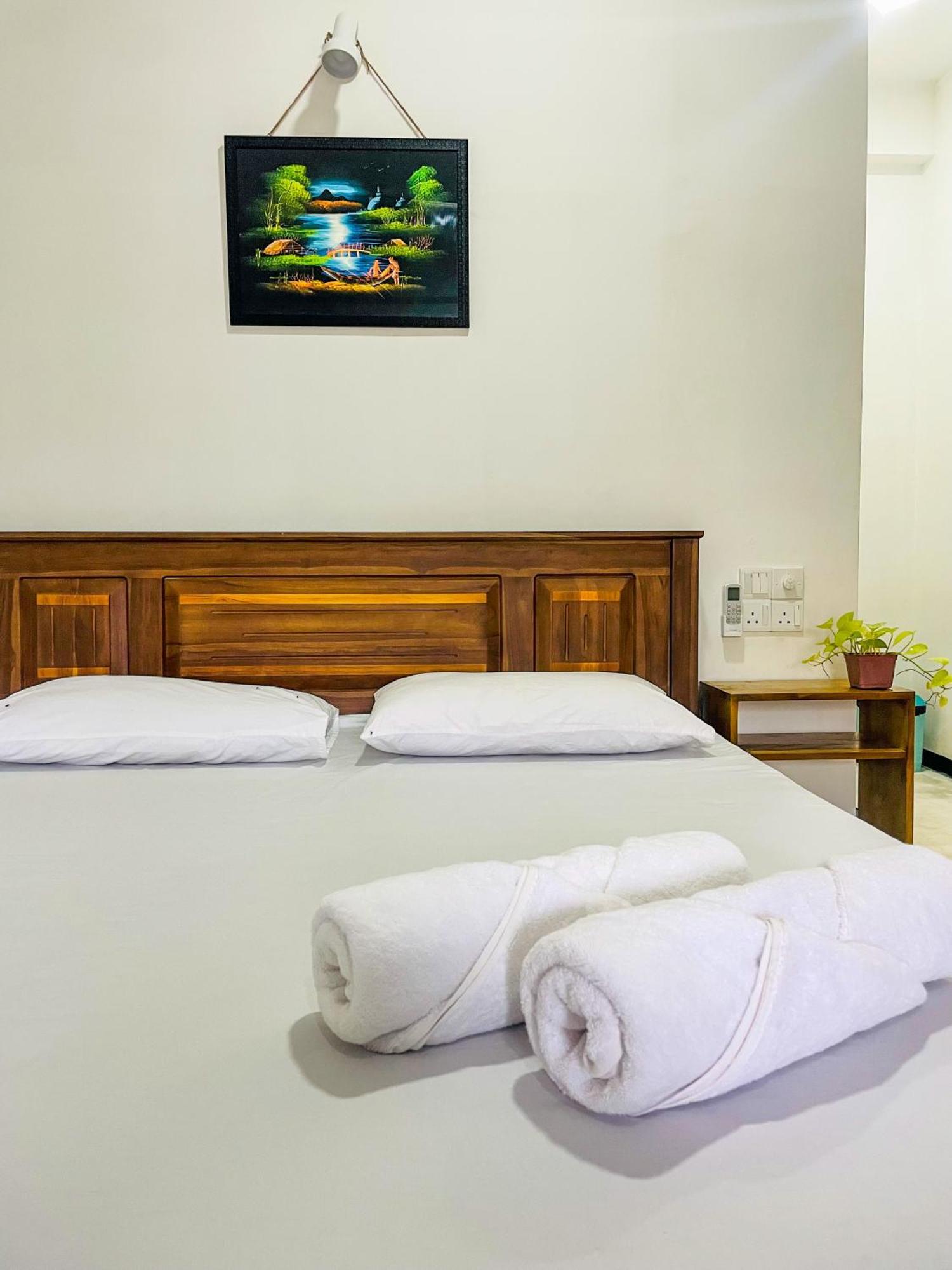 La Fiesta Bed and Breakfast Weligama Buitenkant foto