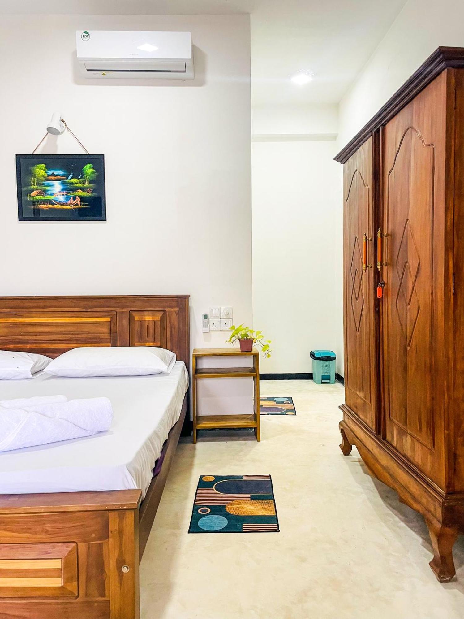 La Fiesta Bed and Breakfast Weligama Buitenkant foto